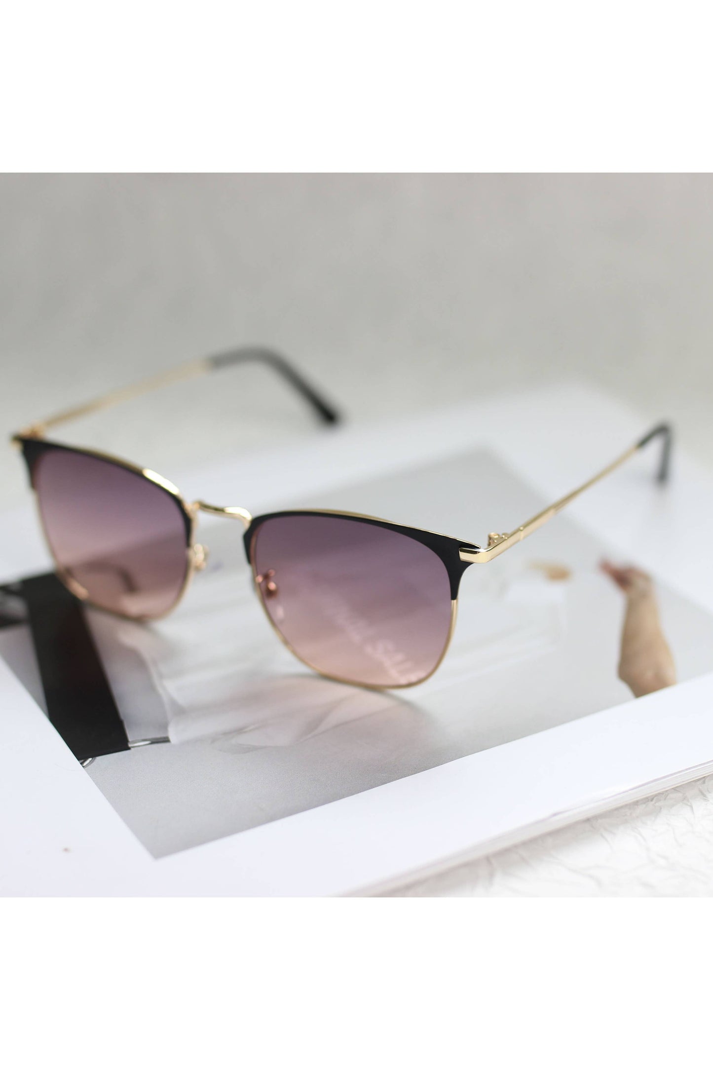 CLARA GOLD BROWN SUNGLASSES: Black
