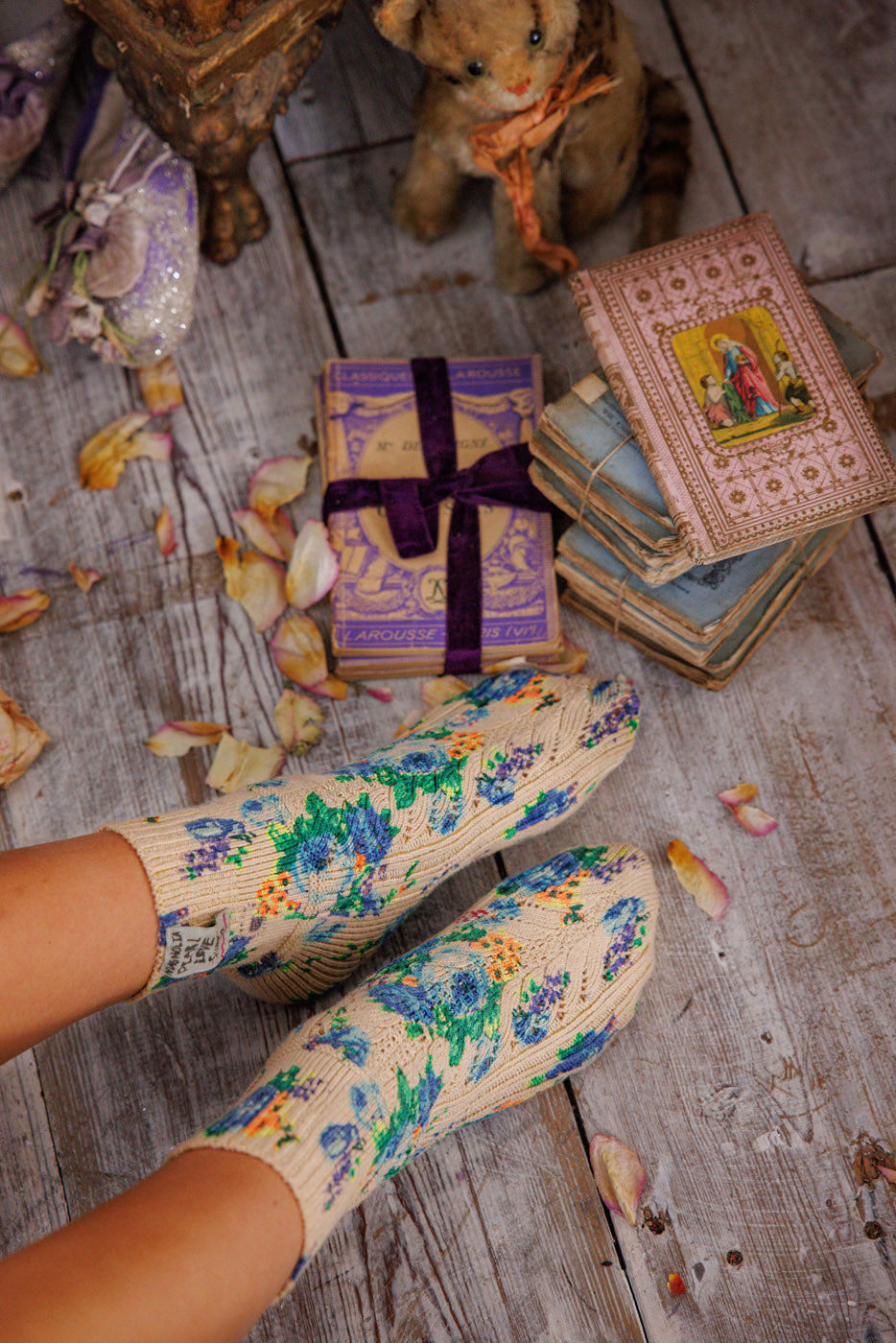 Magnolia Pearl Socks 098 Floral Lil Dipper