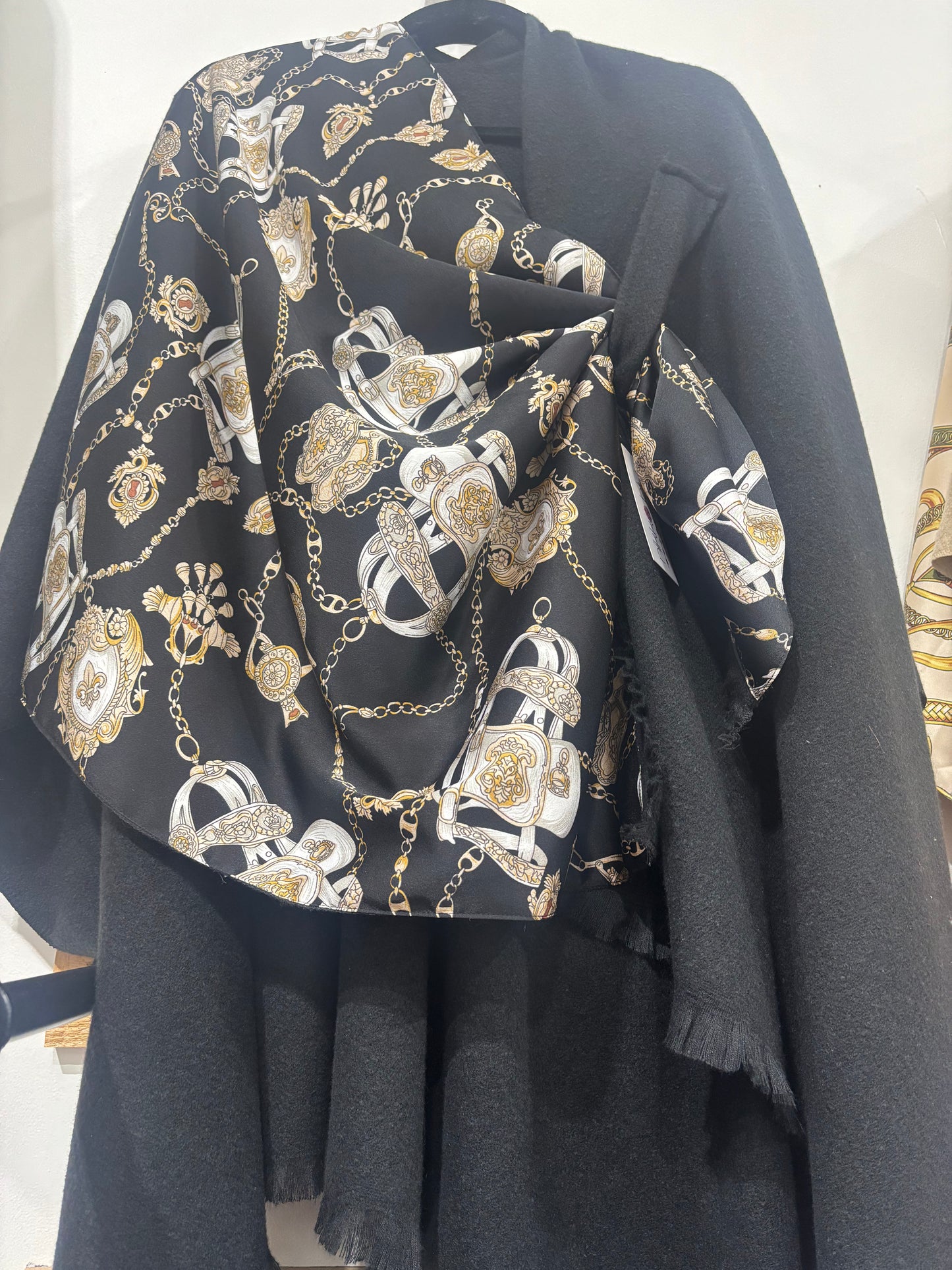 Pull Through Wrap / Black Stirrup