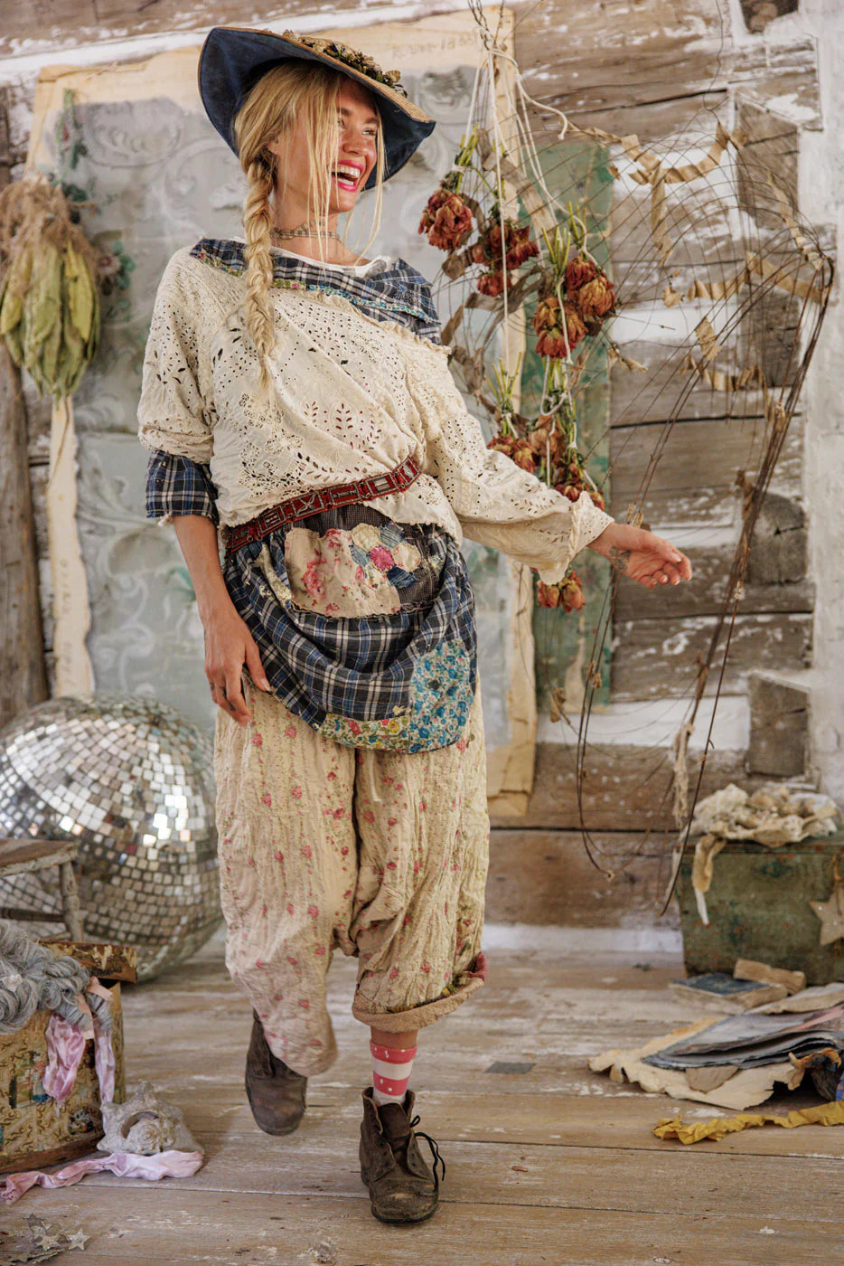 Magnolia Pearl TOP 2260 Eyelet Adelise ant. wht