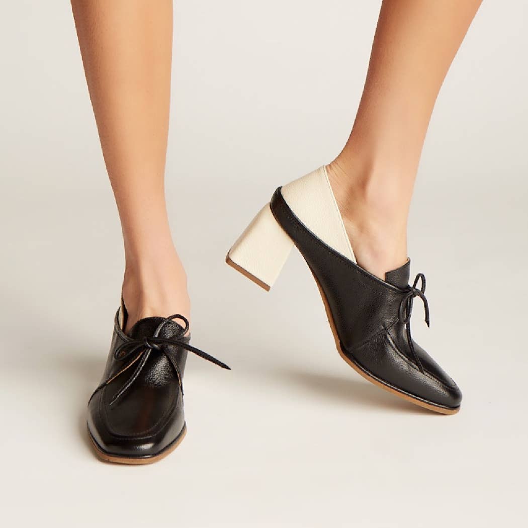 Focus heeled loafers in black/off white