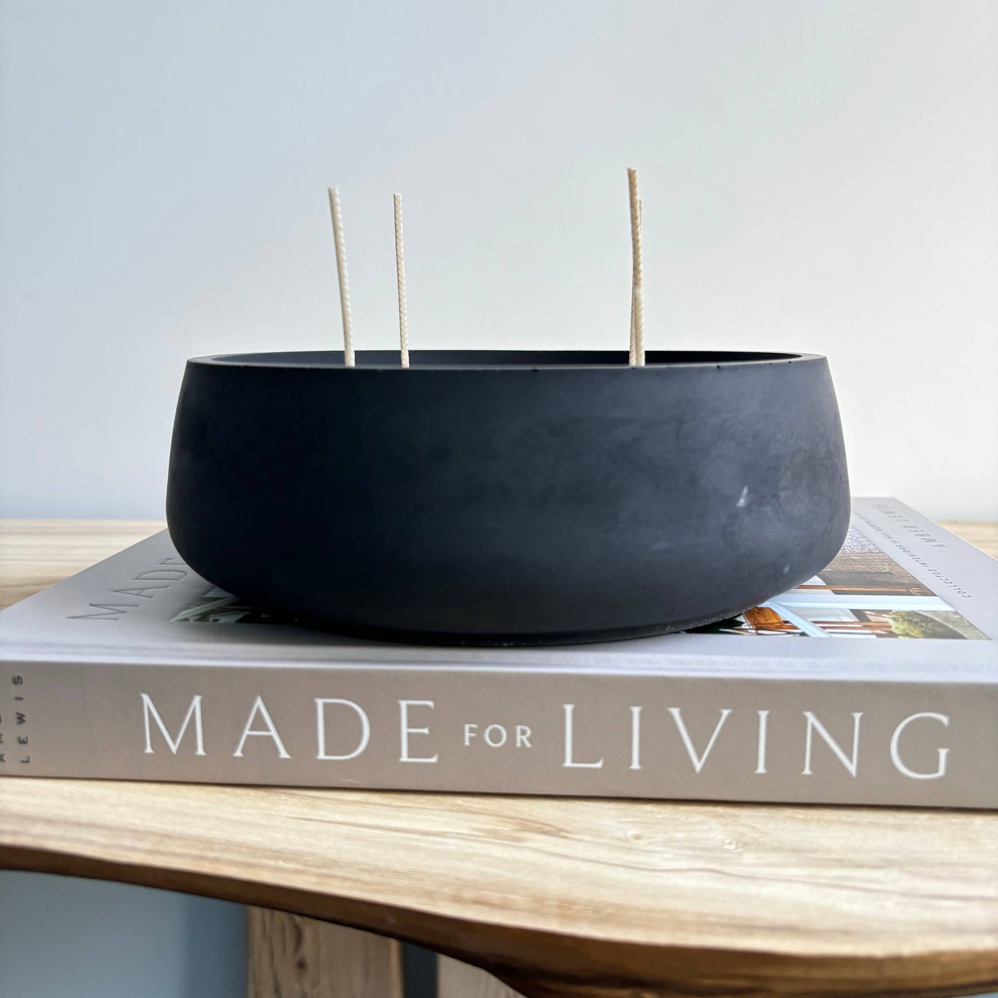 Daza - Concrete Bowl: Matte black (painted)