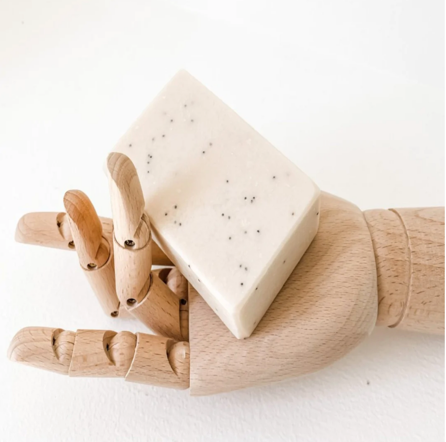 EXFOLIATING MOISTURIZING BODY BAR