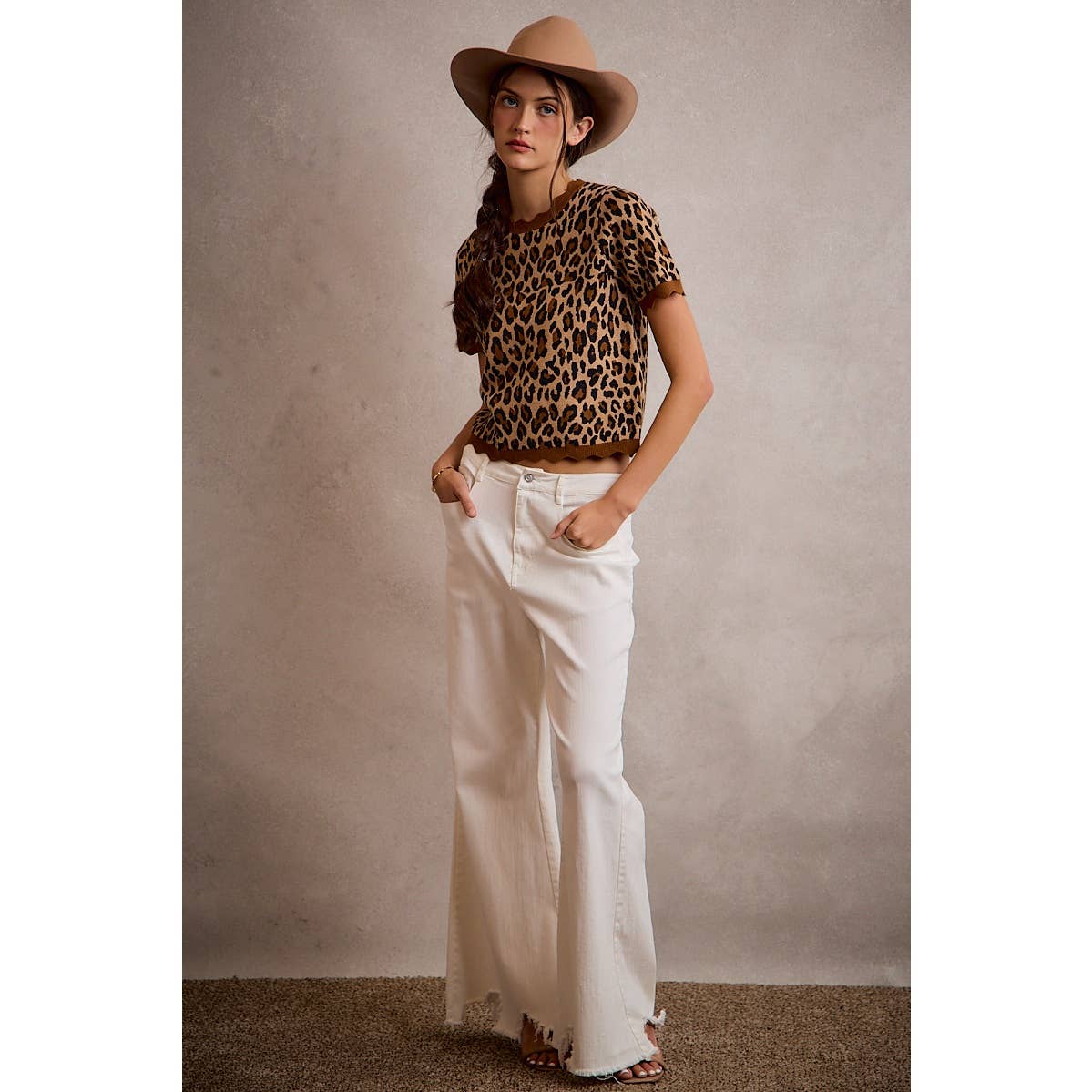 LEOPARD PRINT SHORT SLEEVES SCALLOP RIB KNIT: LEOPARD/BROWN / L