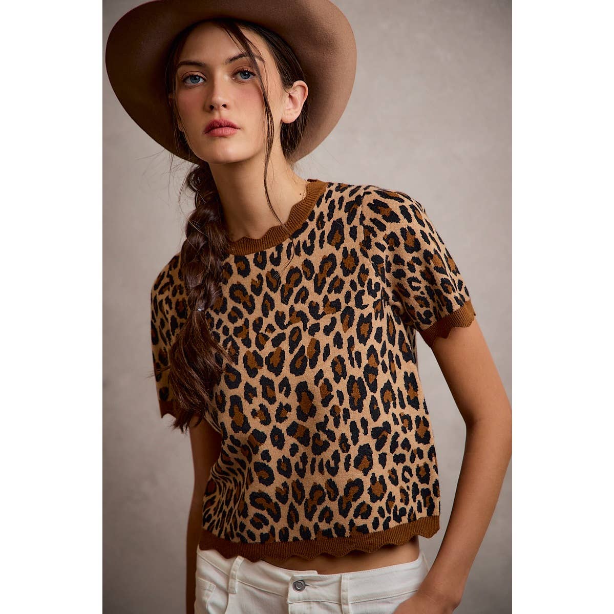 LEOPARD PRINT SHORT SLEEVES SCALLOP RIB KNIT: LEOPARD/BROWN / L