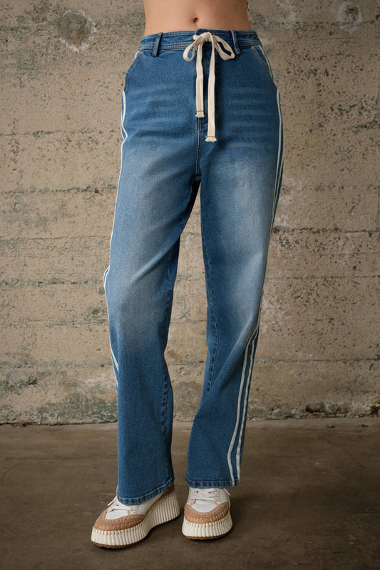 Side Stripe Straight Leg Jeans: MEDIUM WASH