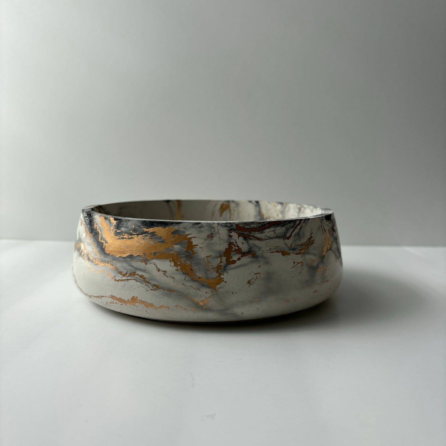 Daza - Concrete Bowl: Off white / With hole