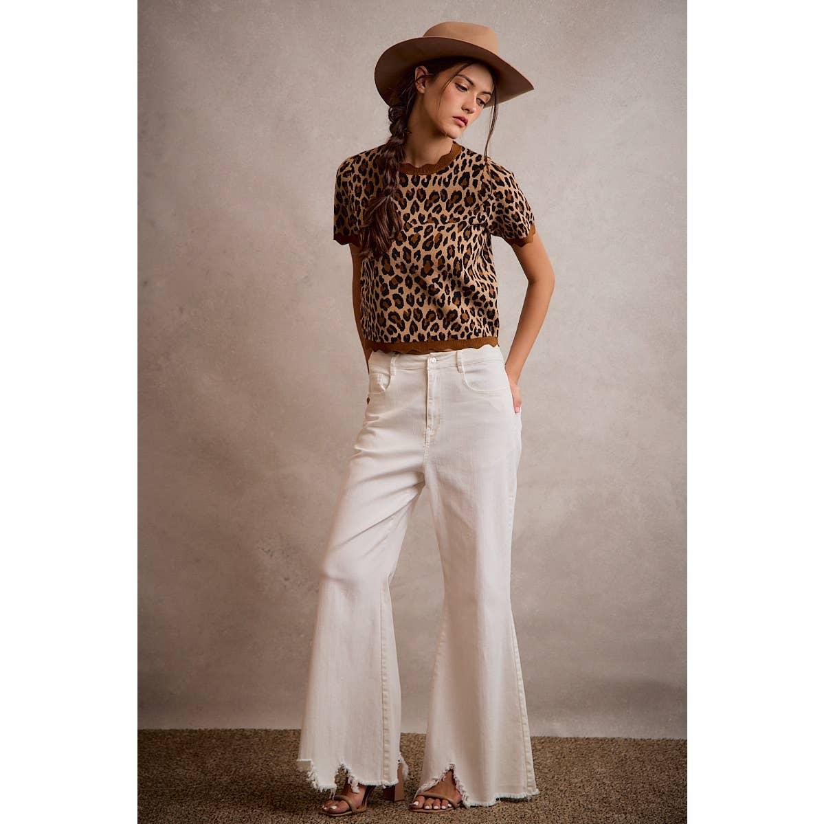 LEOPARD PRINT SHORT SLEEVES SCALLOP RIB KNIT: LEOPARD/BROWN / L
