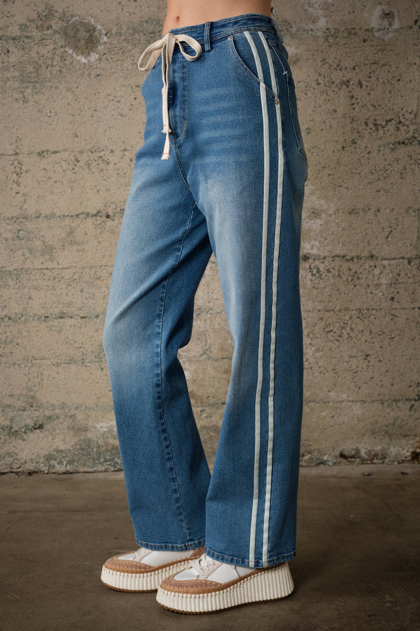 Side Stripe Straight Leg Jeans: MEDIUM WASH