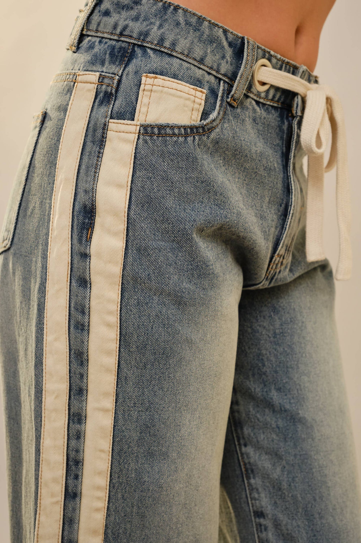 Medium Wash Contrast Panel and Pocket Wide Denim Jeans
