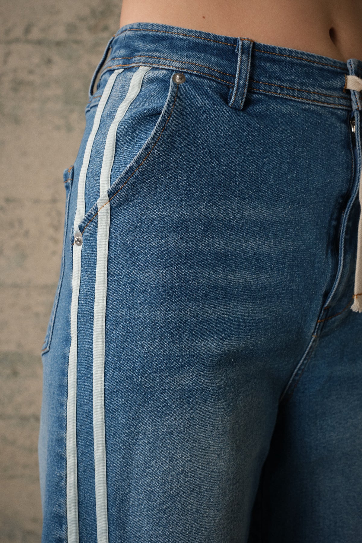 Side Stripe Straight Leg Jeans: MEDIUM WASH
