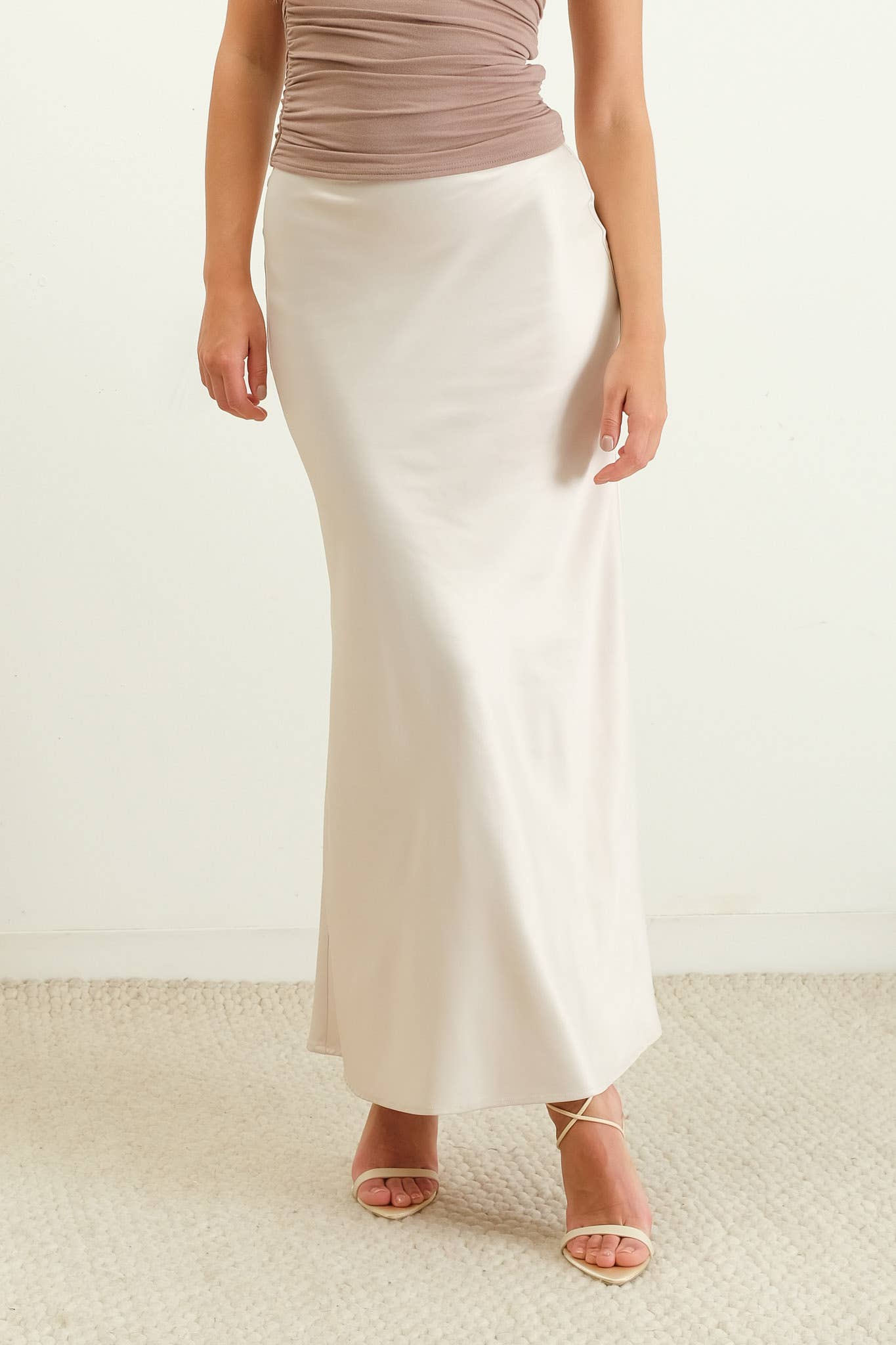 SATIN SLIP MIDI SKIRT: CHAMPAGNE