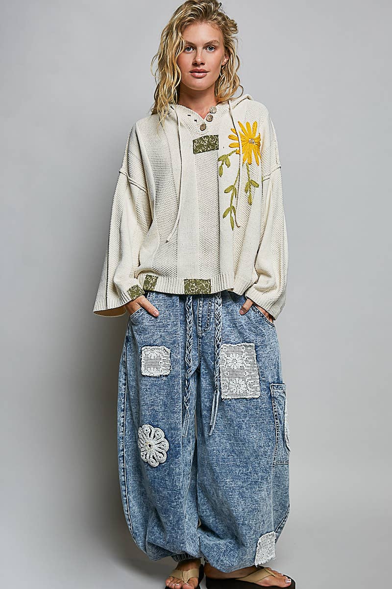 Floral Pearl Embroidered Gauze Patch Hoodie Chenille Sweater: POWDER CREAM / S