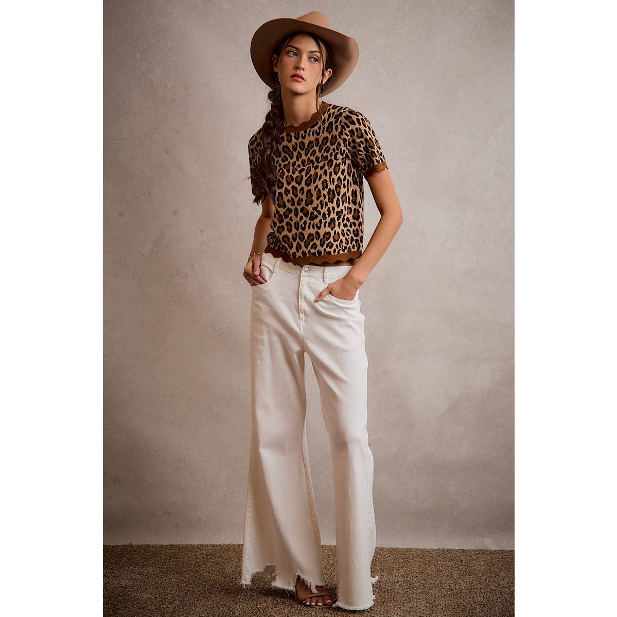 LEOPARD PRINT SHORT SLEEVES SCALLOP RIB KNIT: LEOPARD/BROWN / L