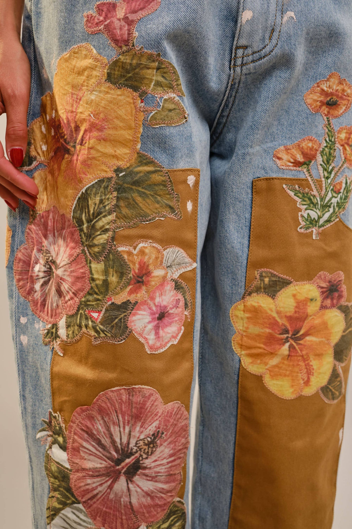 Flower Patch Barrel Leg Jean: LIGHT WASH