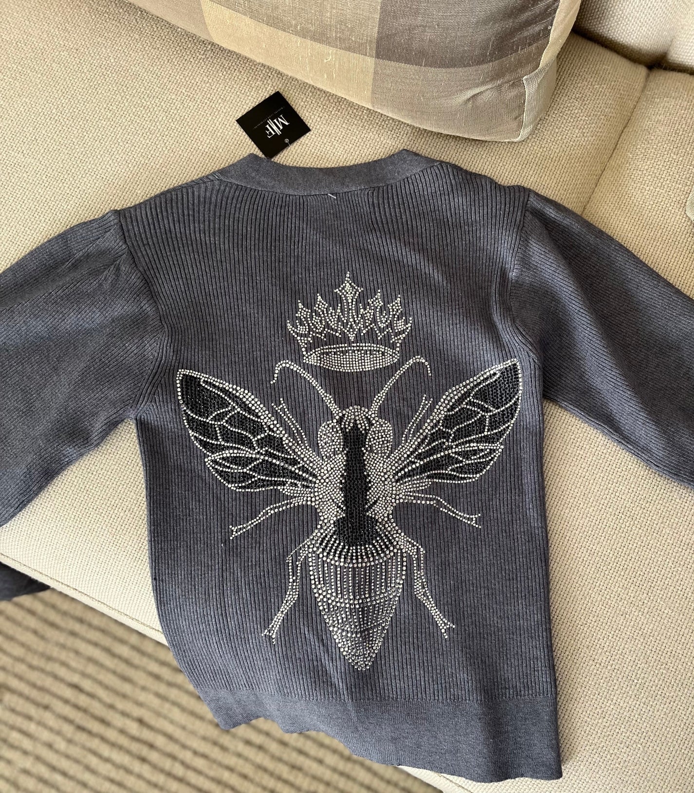 Puff Grey Silver Queen Bee