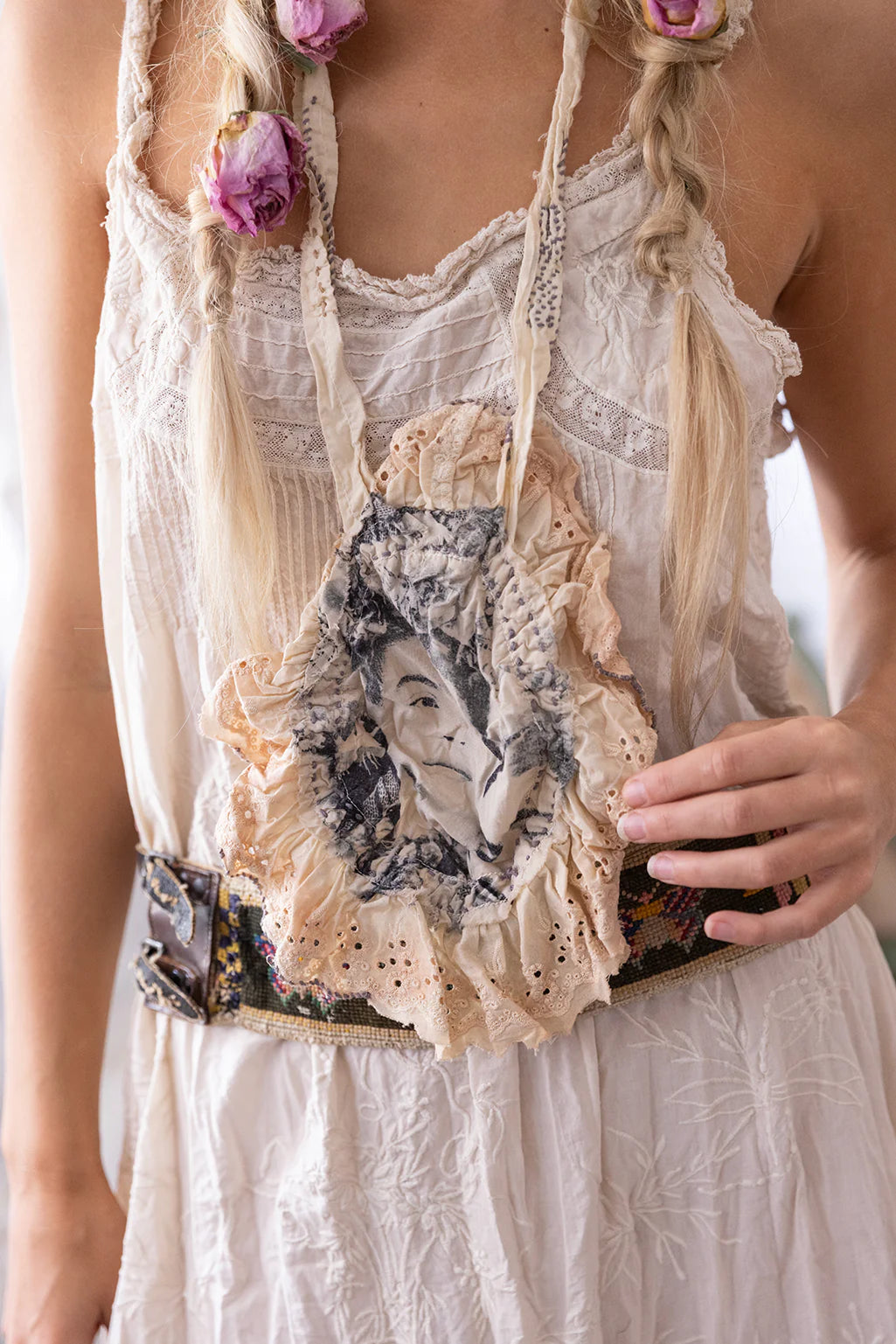Magnolia Pearl  JABOT 155 Swan Frida jabot