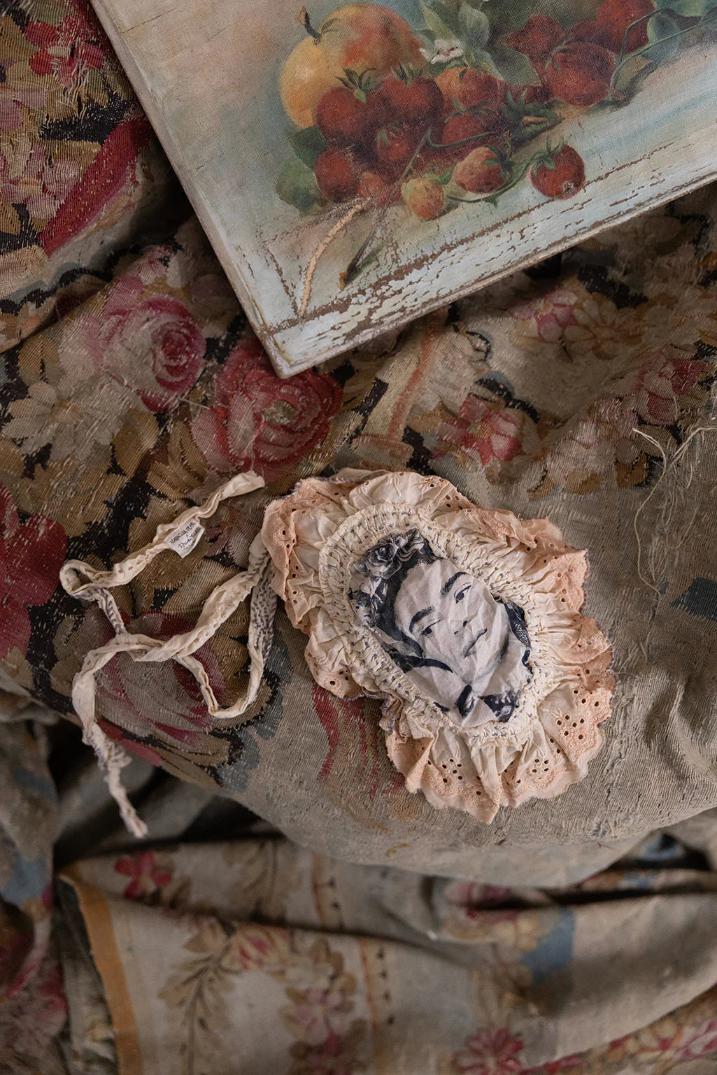 Magnolia Pearl  JABOT 155 Swan Frida jabot
