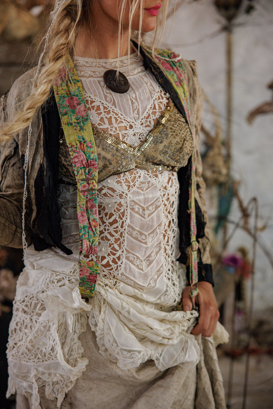 Magnolia Pearl SUSPEND 042 Curtsy