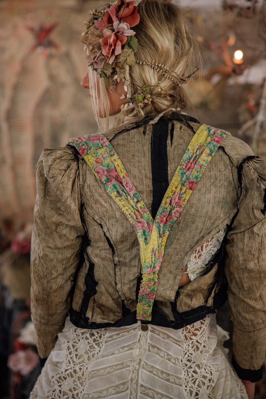 Magnolia Pearl SUSPEND 042 Curtsy