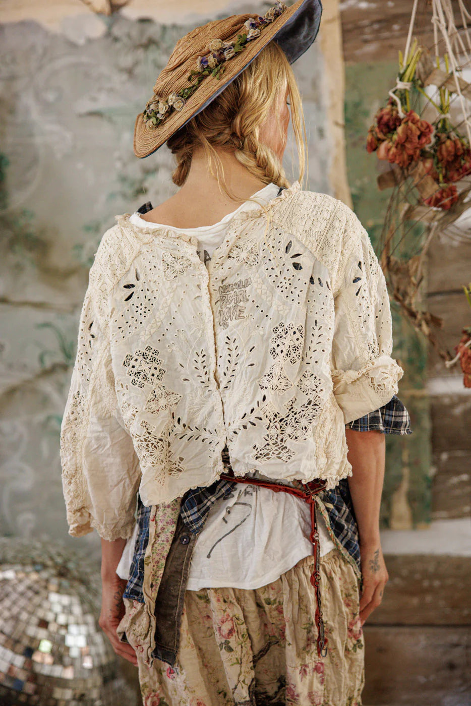 Magnolia Pearl TOP 2260 Eyelet Adelise ant. wht