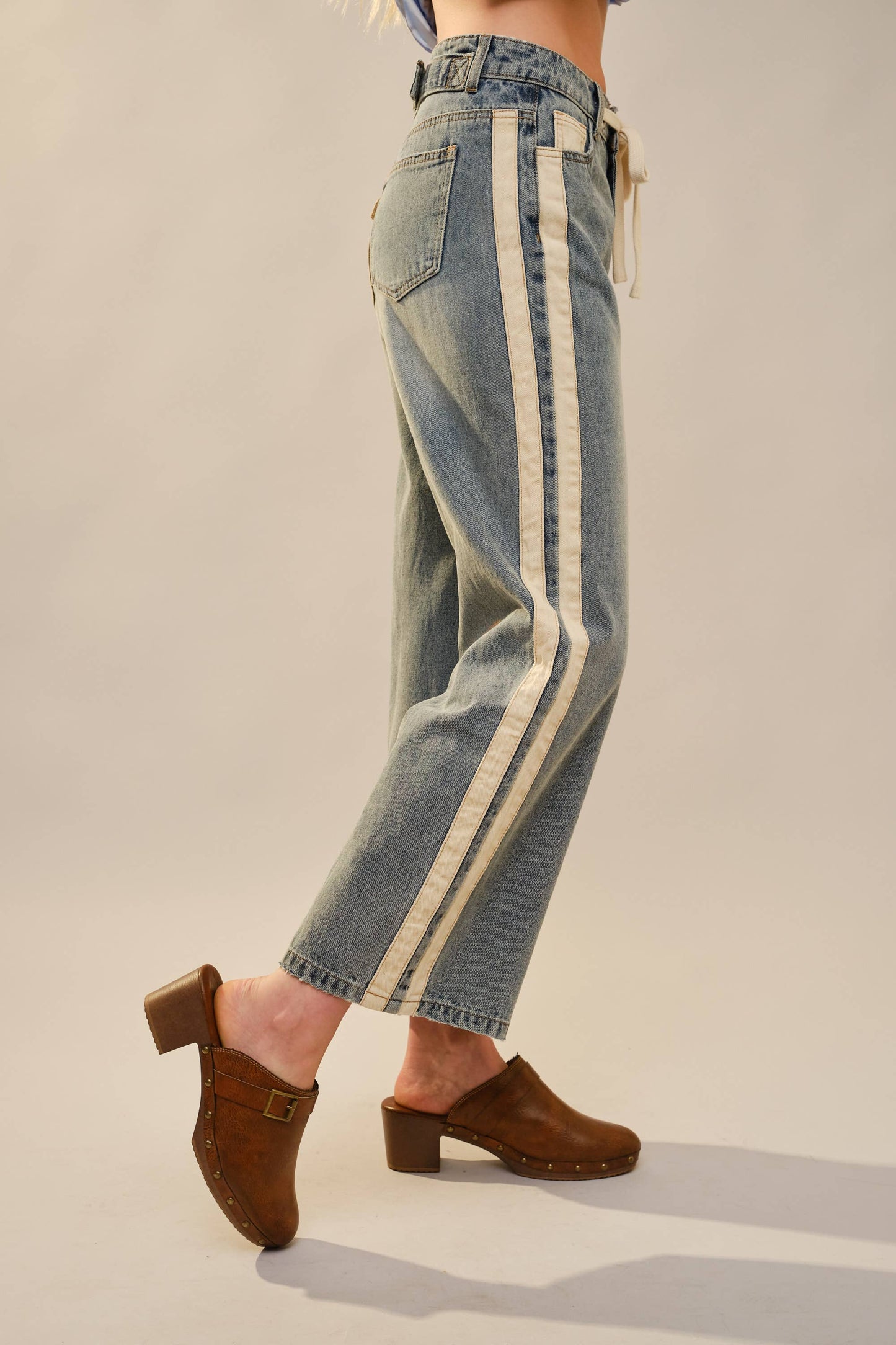 Medium Wash Contrast Panel and Pocket Wide Denim Jeans