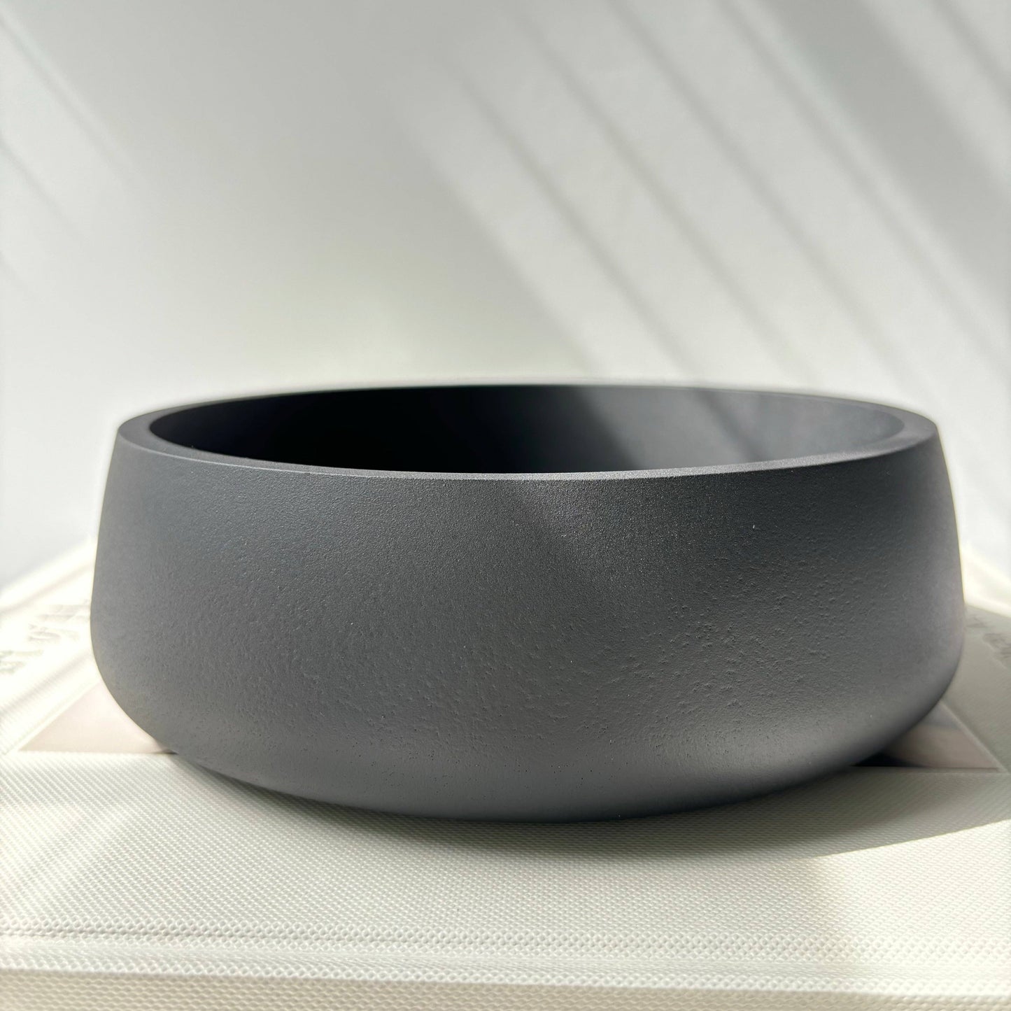 Daza - Concrete Bowl: Off white / With hole