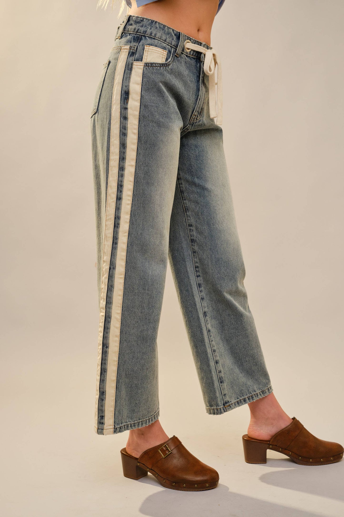 Medium Wash Contrast Panel and Pocket Wide Denim Jeans