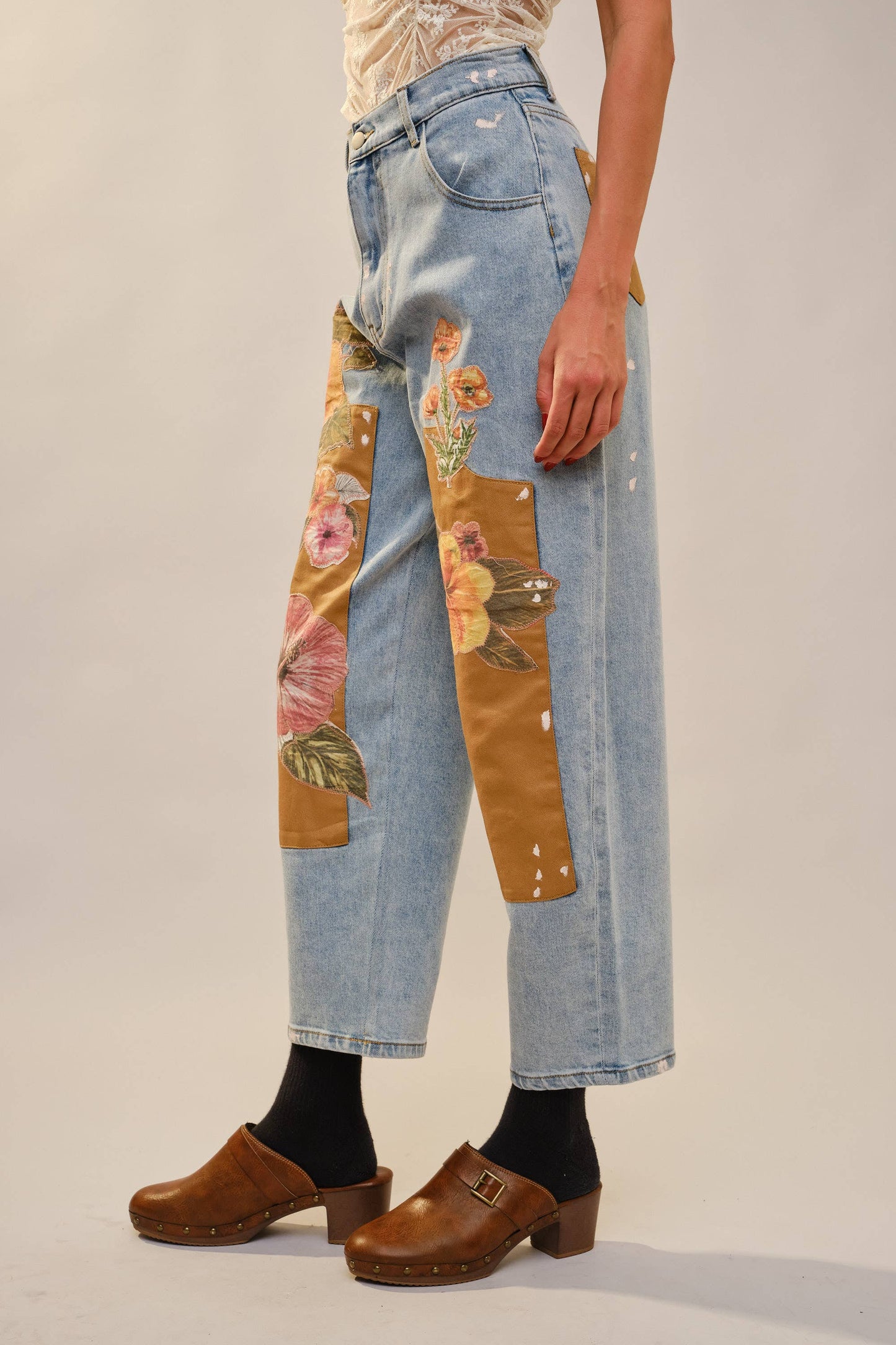 Flower Patch Barrel Leg Jean: LIGHT WASH