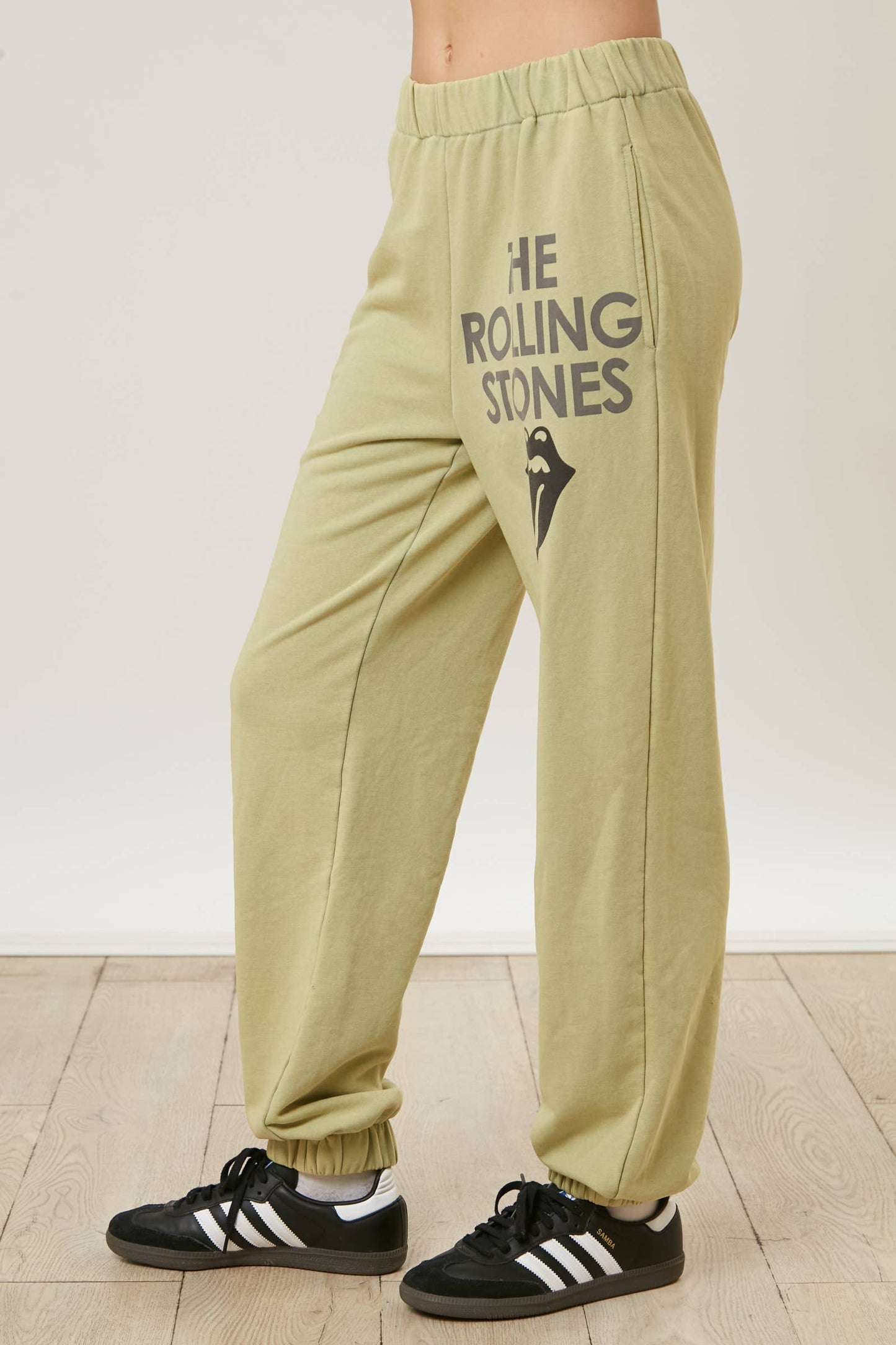 Rolling Stones Graphic Print Joggers: OLIVE / S