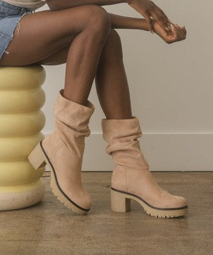 Nude slouch boot